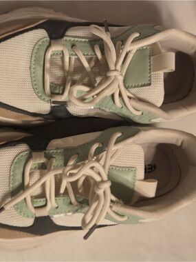 Lightweight Women's Mesh Sneakers in Mint Green and Cream